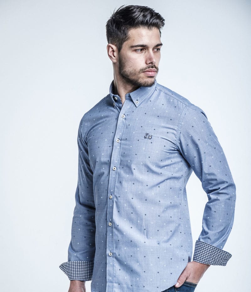 Camisa azul con estampado floral 1 Camisa azul con estampado floral