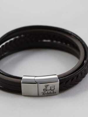 Pulsera trenzada con tiras