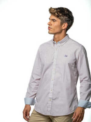 Camisa con estampado burdeos